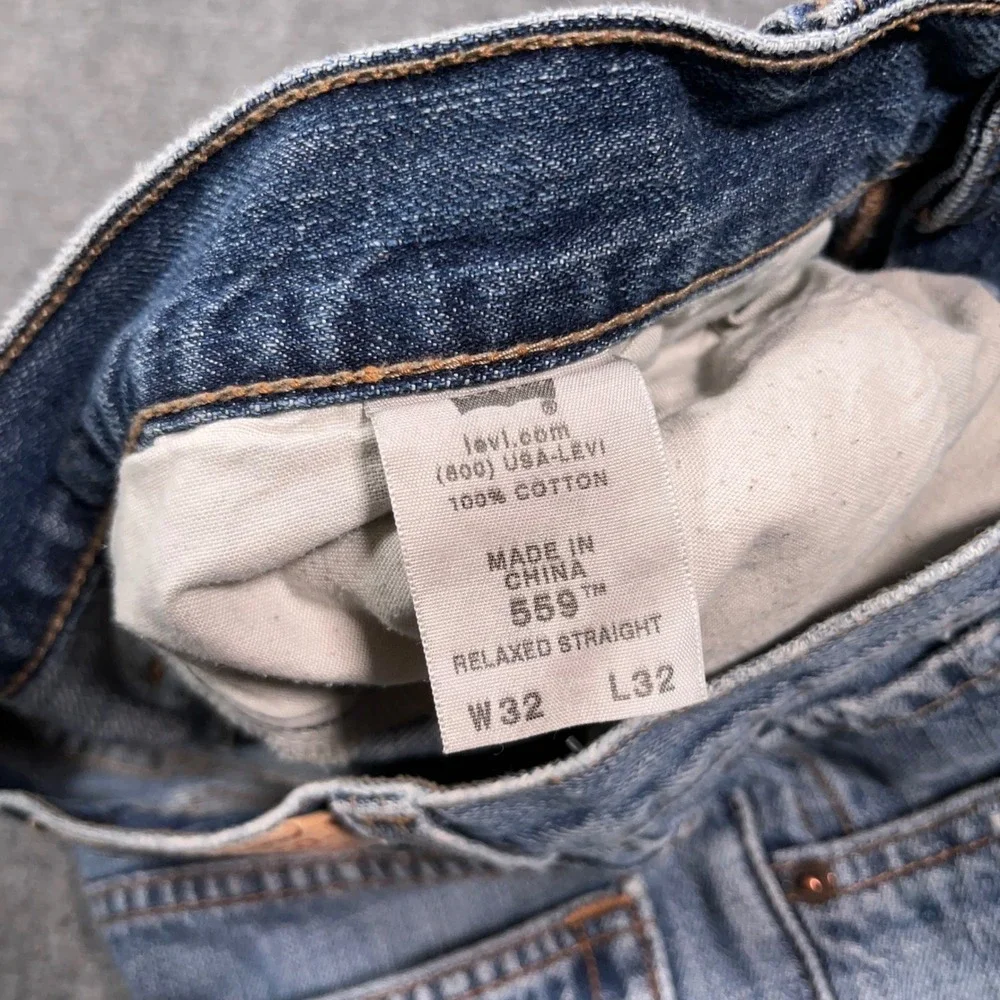 Levi's 559 Relaxed Straight Jeans Mens 32x32 Medium Wash Blue Denim Distressed